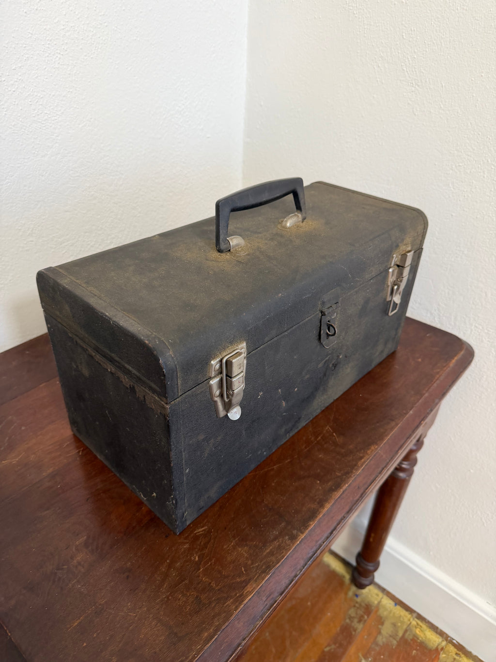 Vintage Metal Toolbox - Will Get Makeover