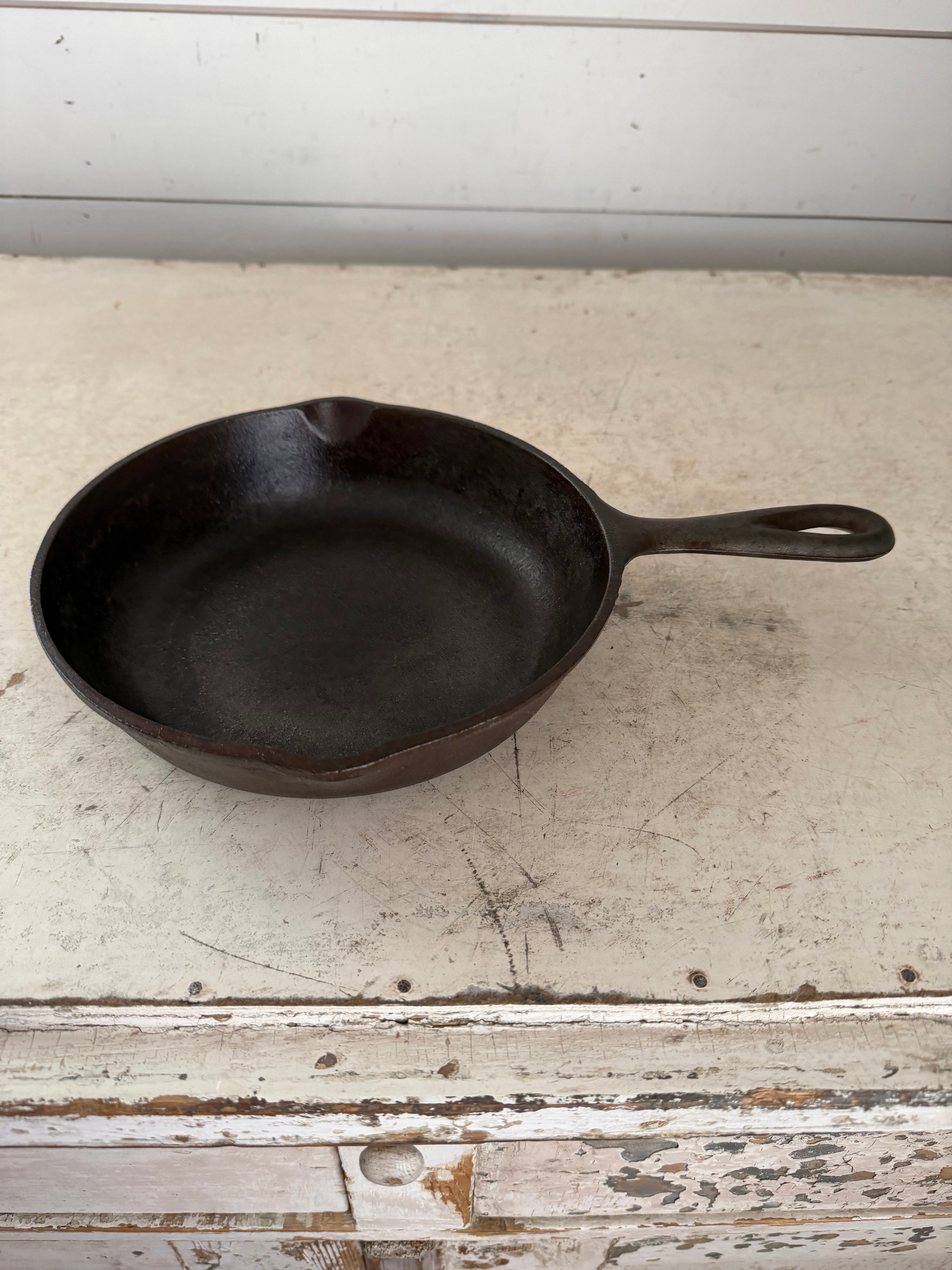 Vintage No. 5 Skillet with Heat Ring, 8 1/2 IN