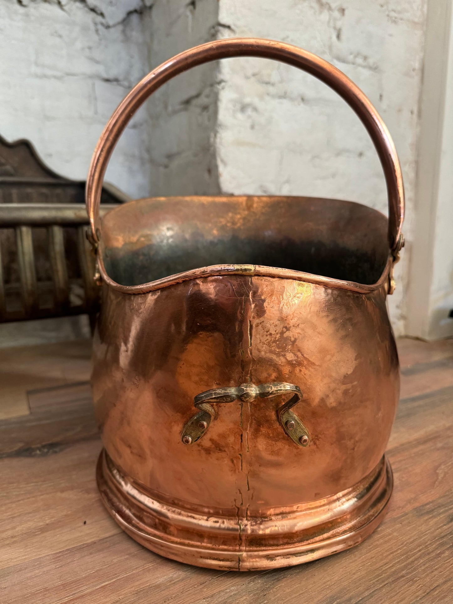 Antique Victorian quality copper helmet coal scuttle with copper handle