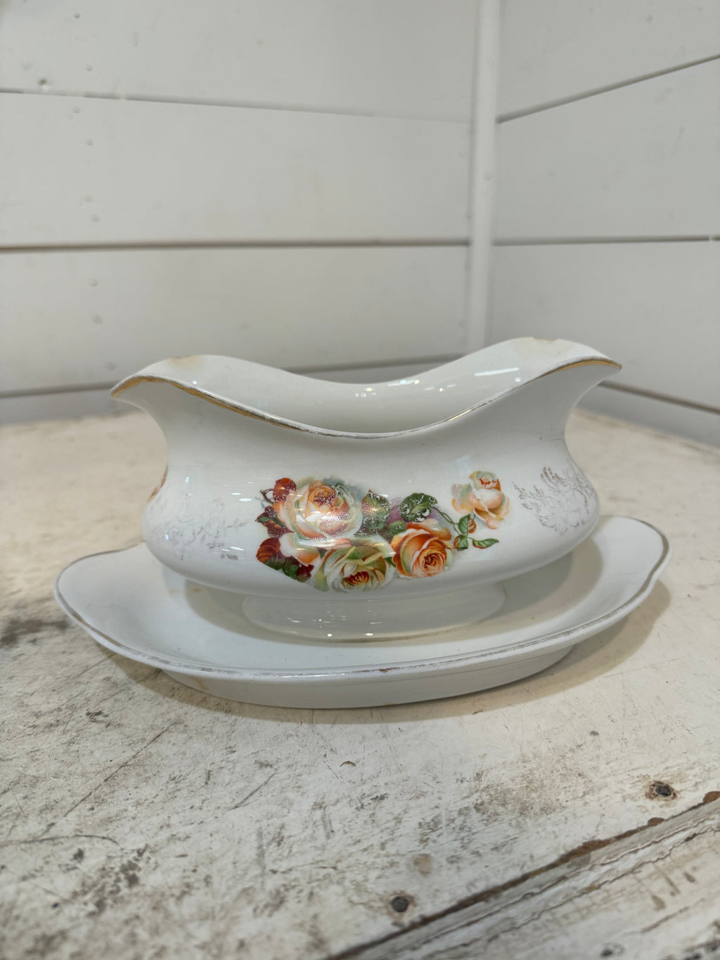 Homer Laughlin Gravy Boat has chips