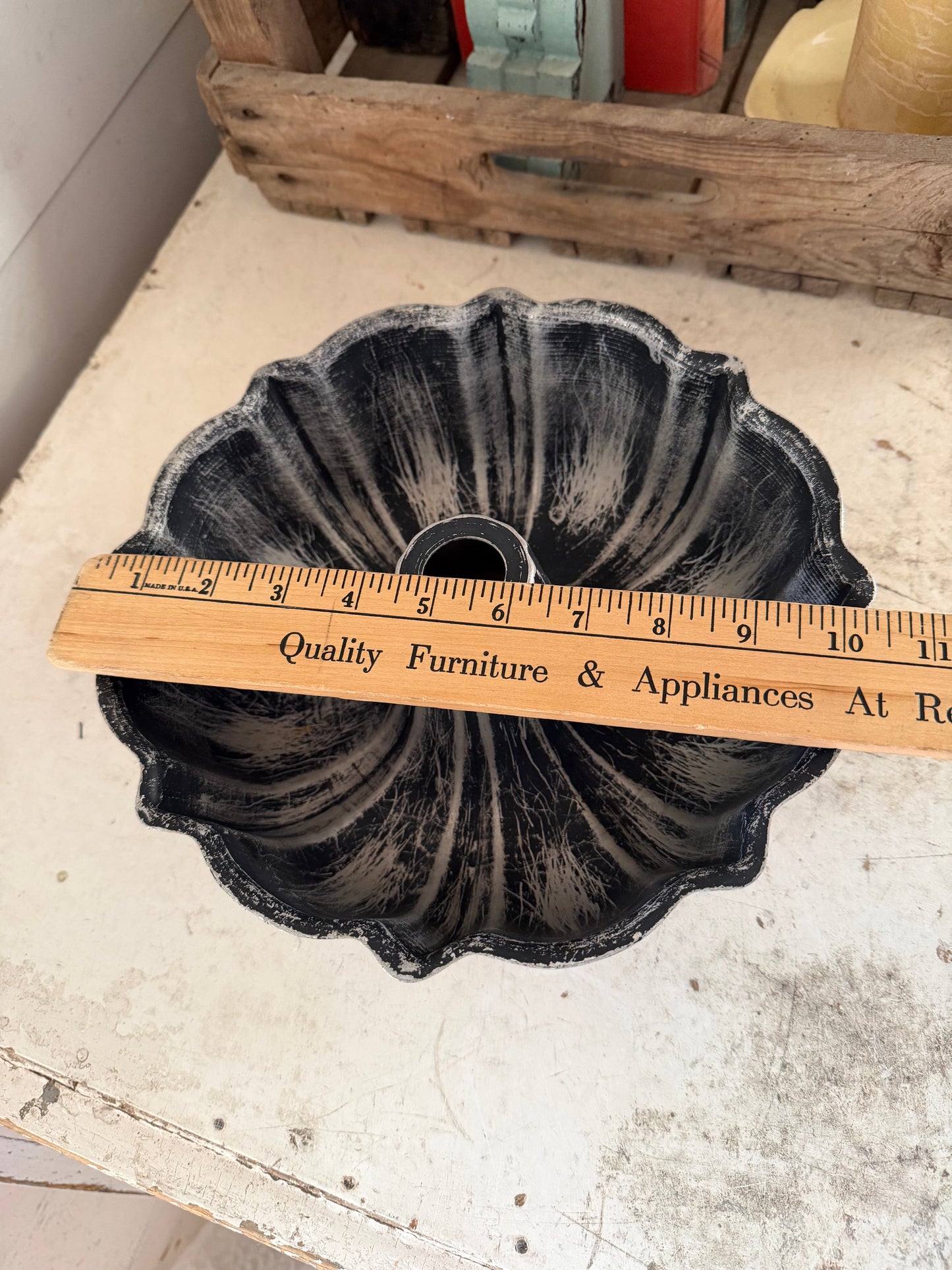 Vintage aluminum bunt pan