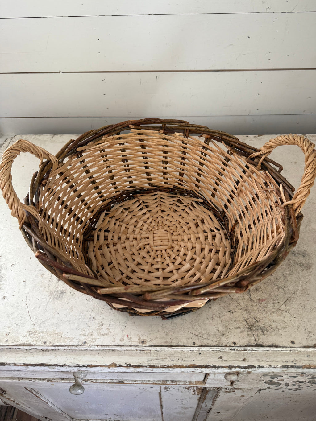 Two tone basket with handles