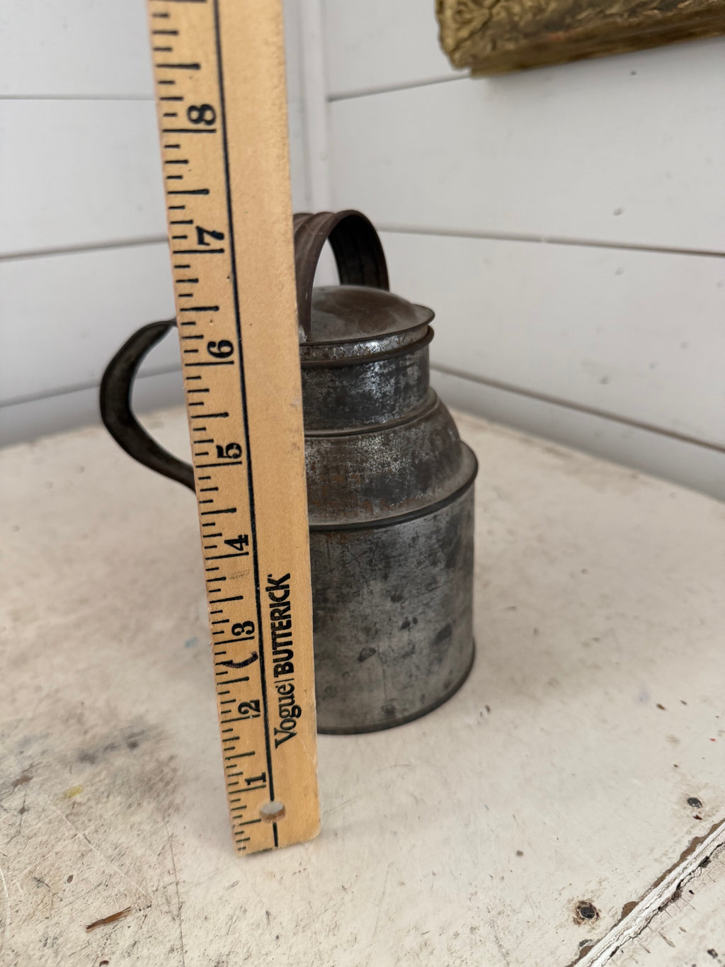 Small primitive milk, tin