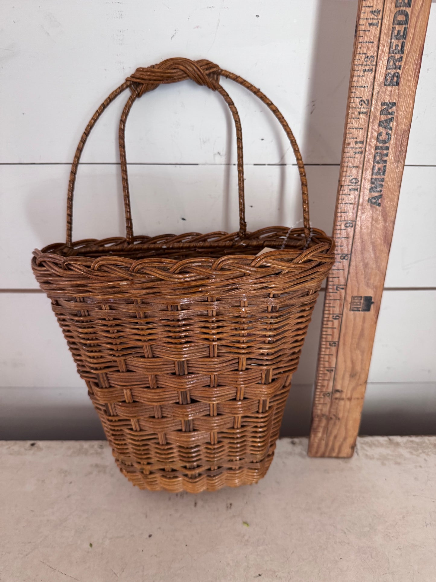 Wicker hanging half wall basket