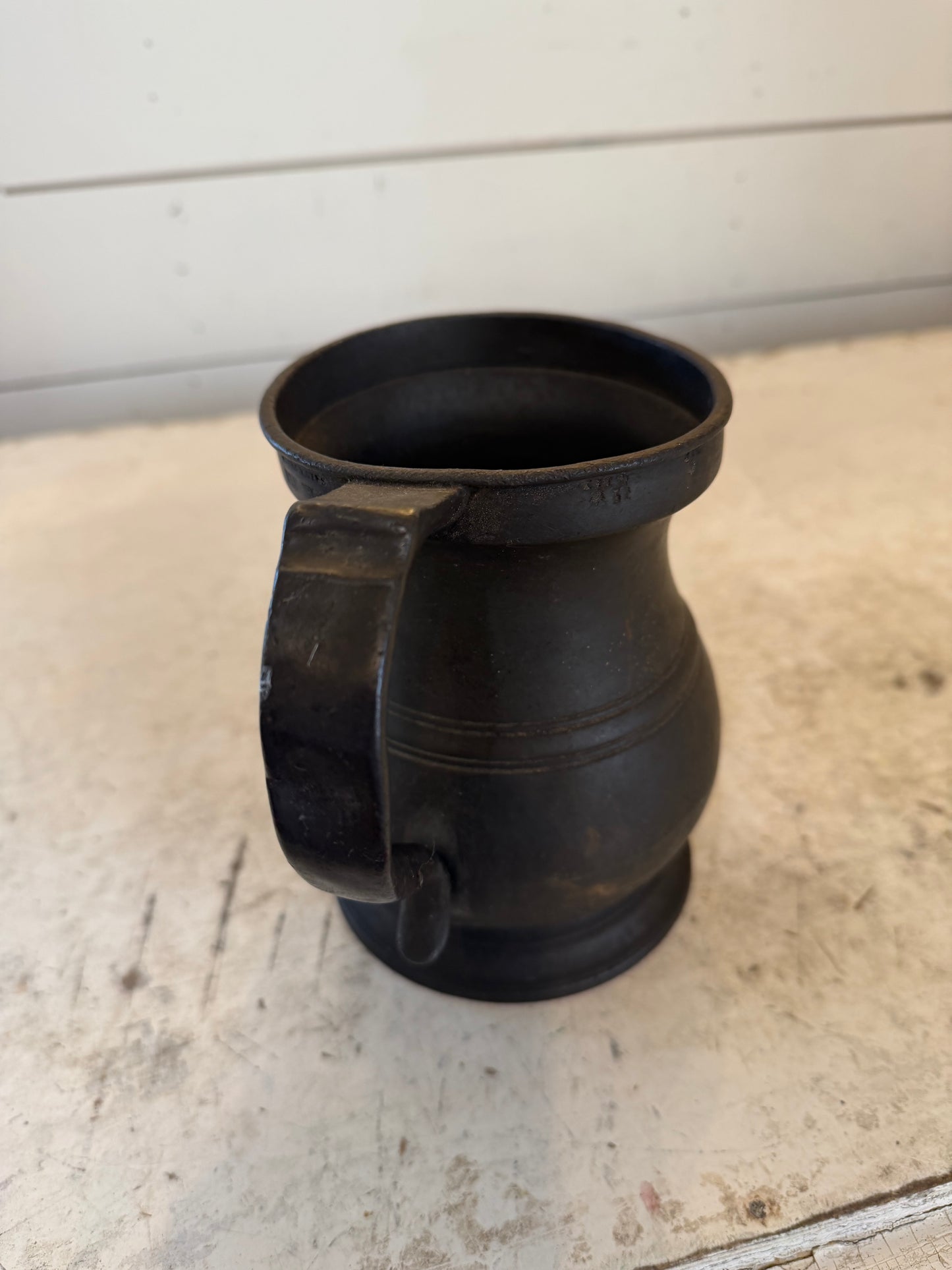 Antique pewter tanker, Victorian era - Quart - has a chip in the base