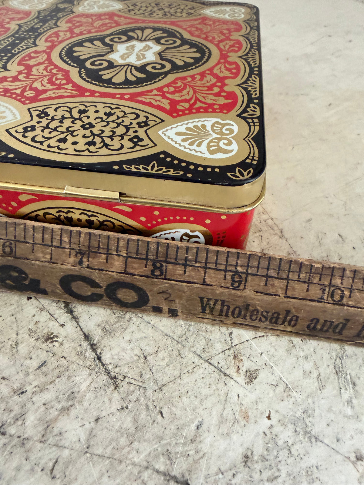 Vintage made in England tin good condition