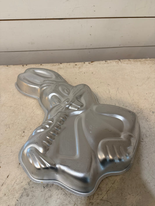 Vintage Bugs Bunny cake pan made by Wilton in 1978