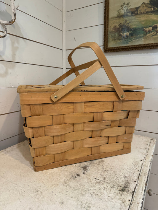 Vintage Picnic basket with liner