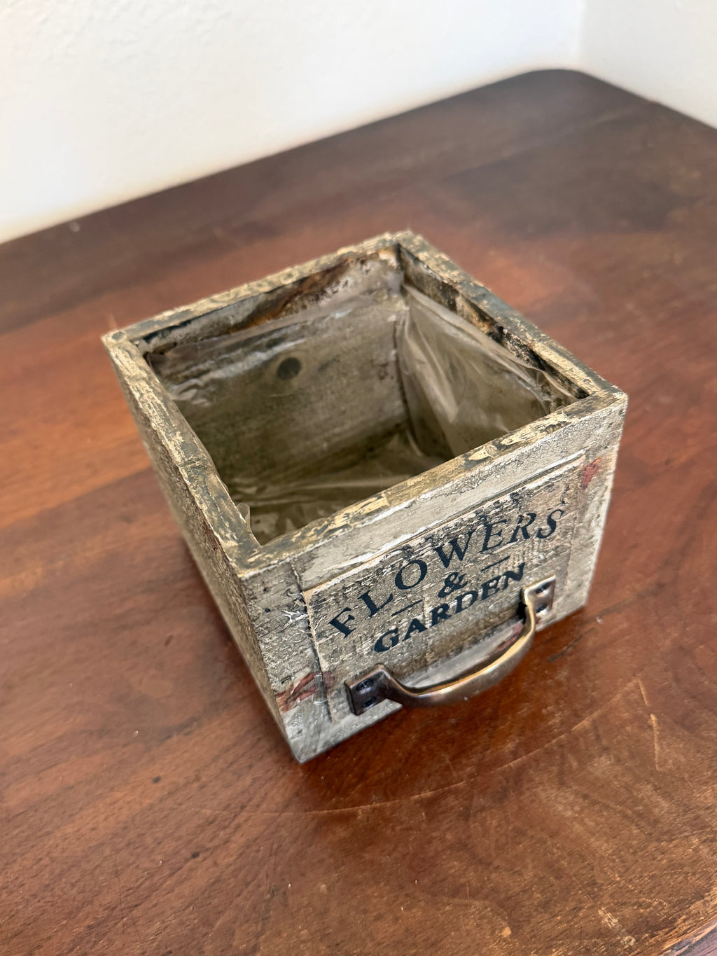 Wood Planter with handle