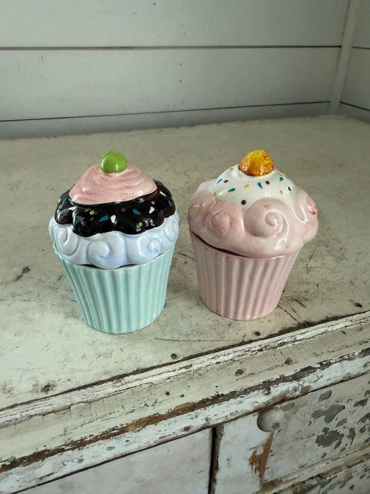 Set of cupcake lidded jar