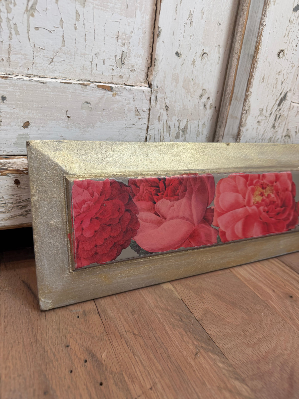 Wood rose sign