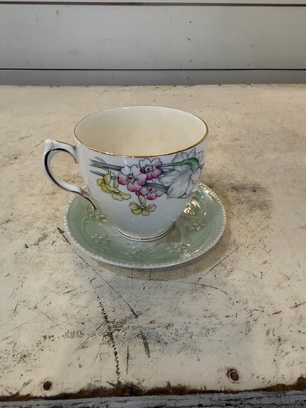 Victoria Bone China DAFFODIL Teacup and 5 1/8" Saucer