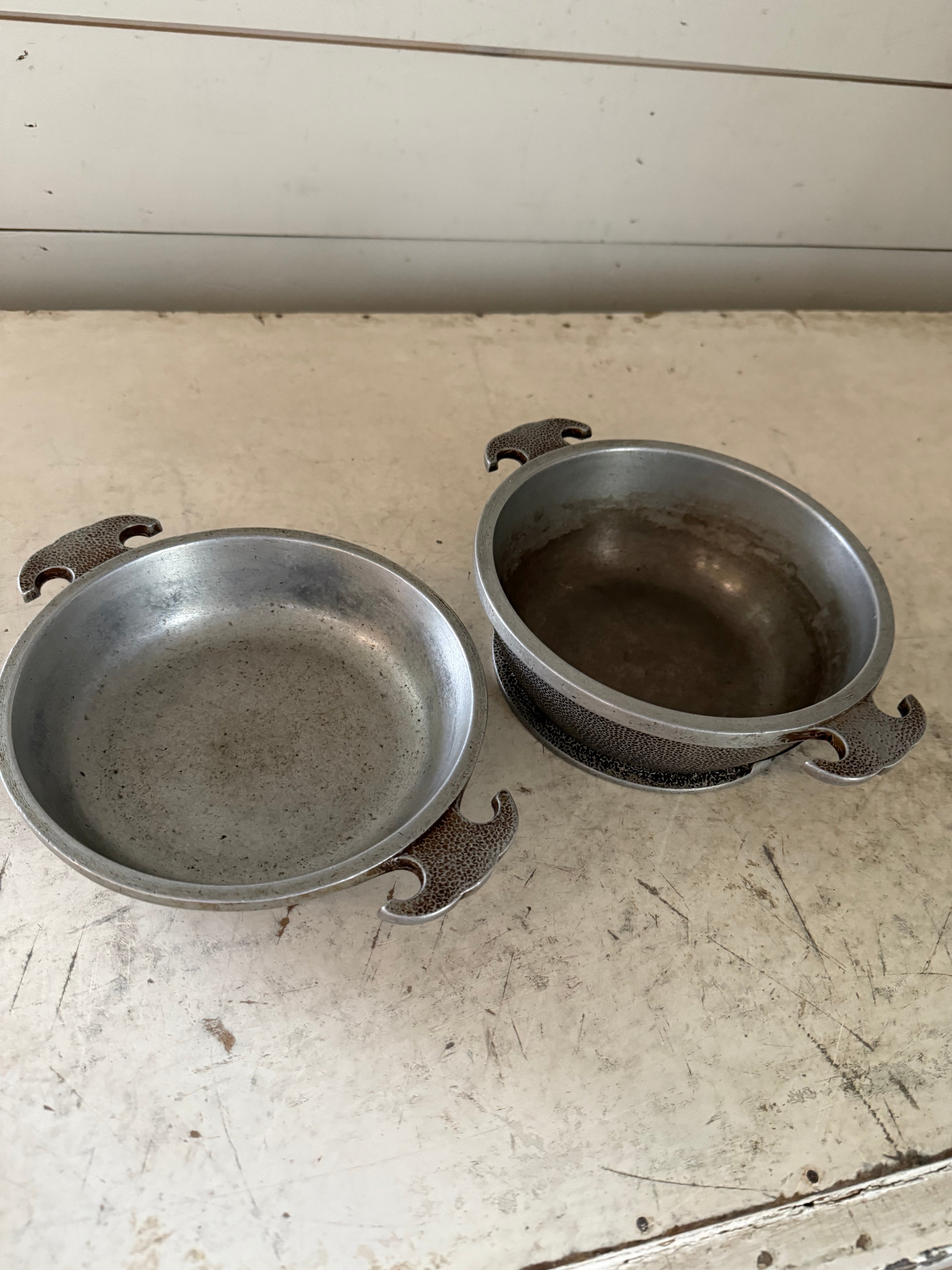 Vintage Guardian cookware set