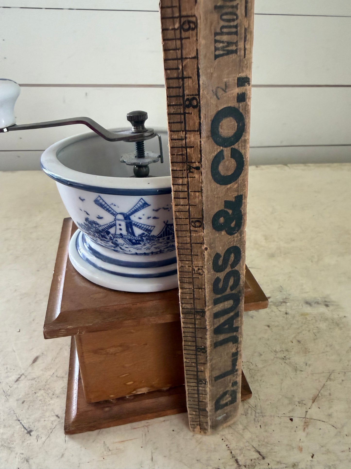 Vintage Manual Grinder Delft Blue/White Hopper Wood Base
