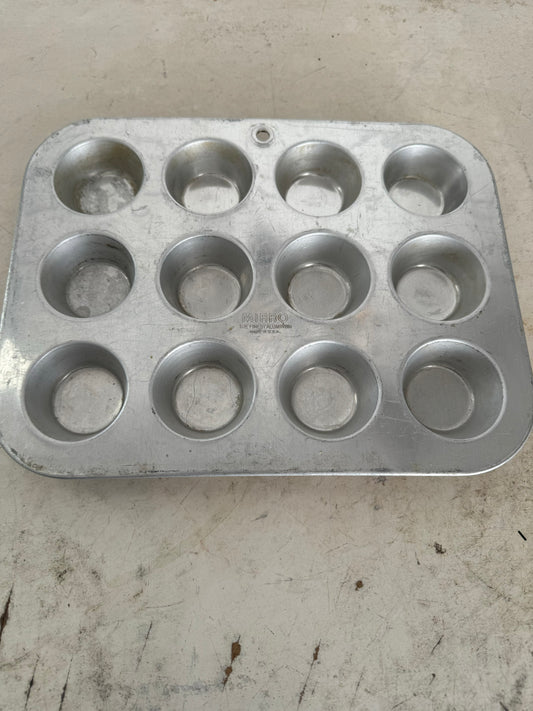 Mirro 12 cup muffin tin