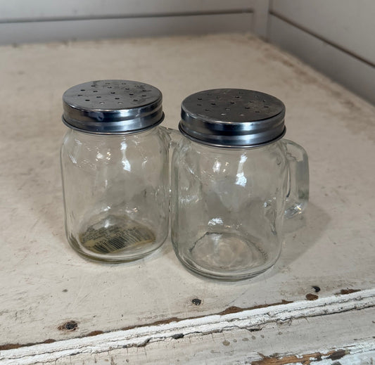 Mason jar of salt and pepper set