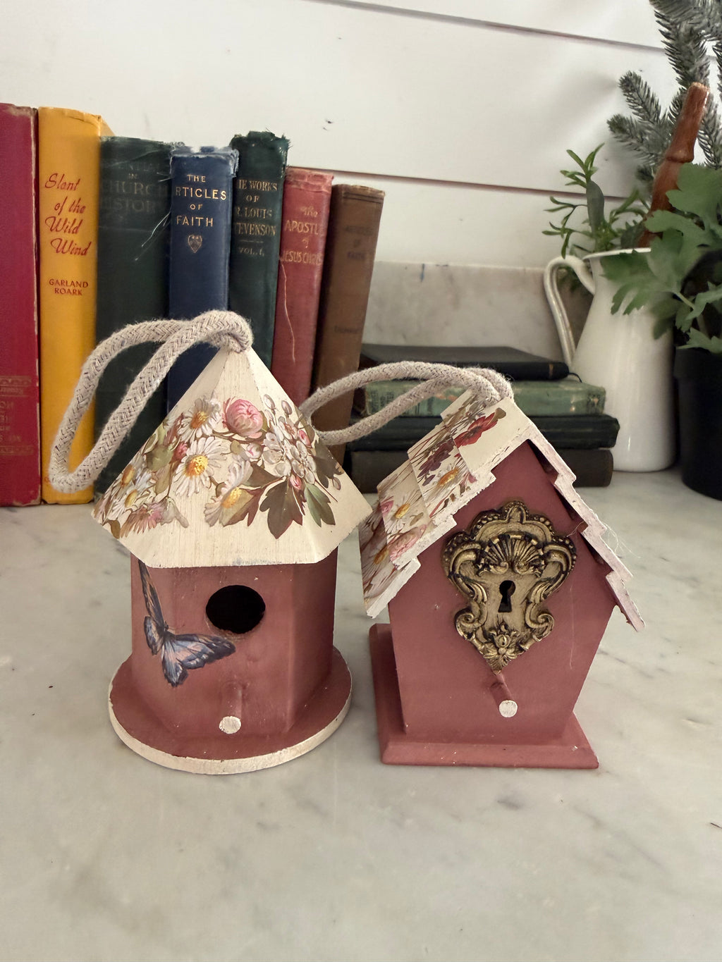 Casa para pájaros - pintada a mano, se vende por unidad