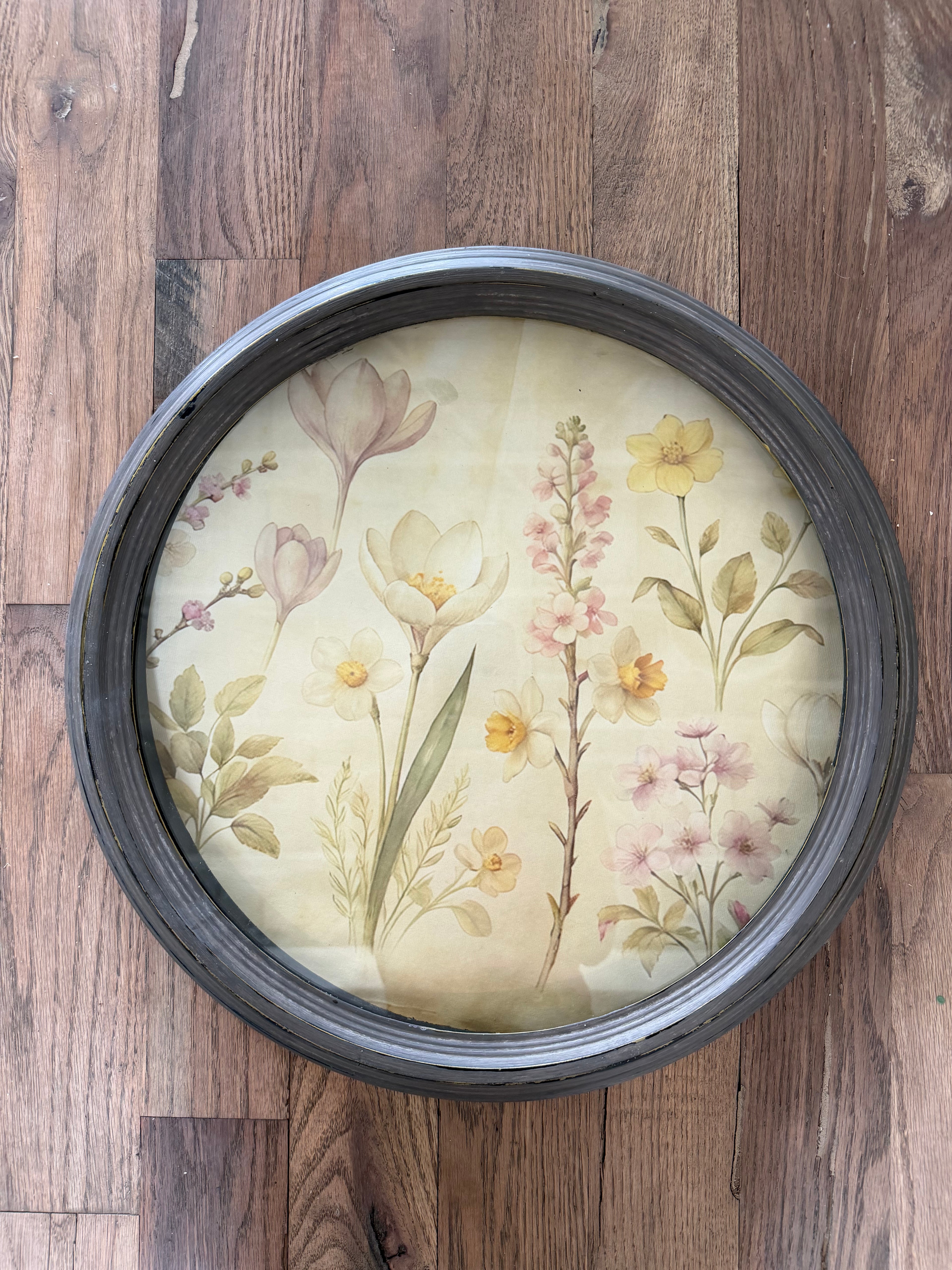 Round Frame with wildflower art 19.5”