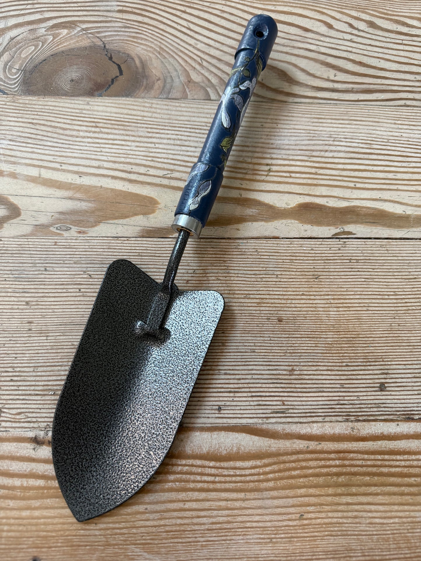 Shovel with painted handle and IOD transfer