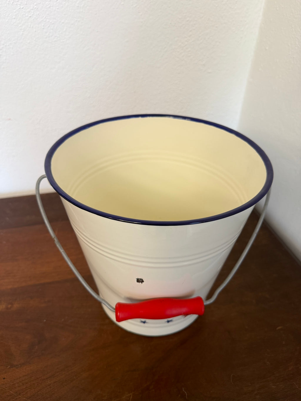 Americana enamel bucket