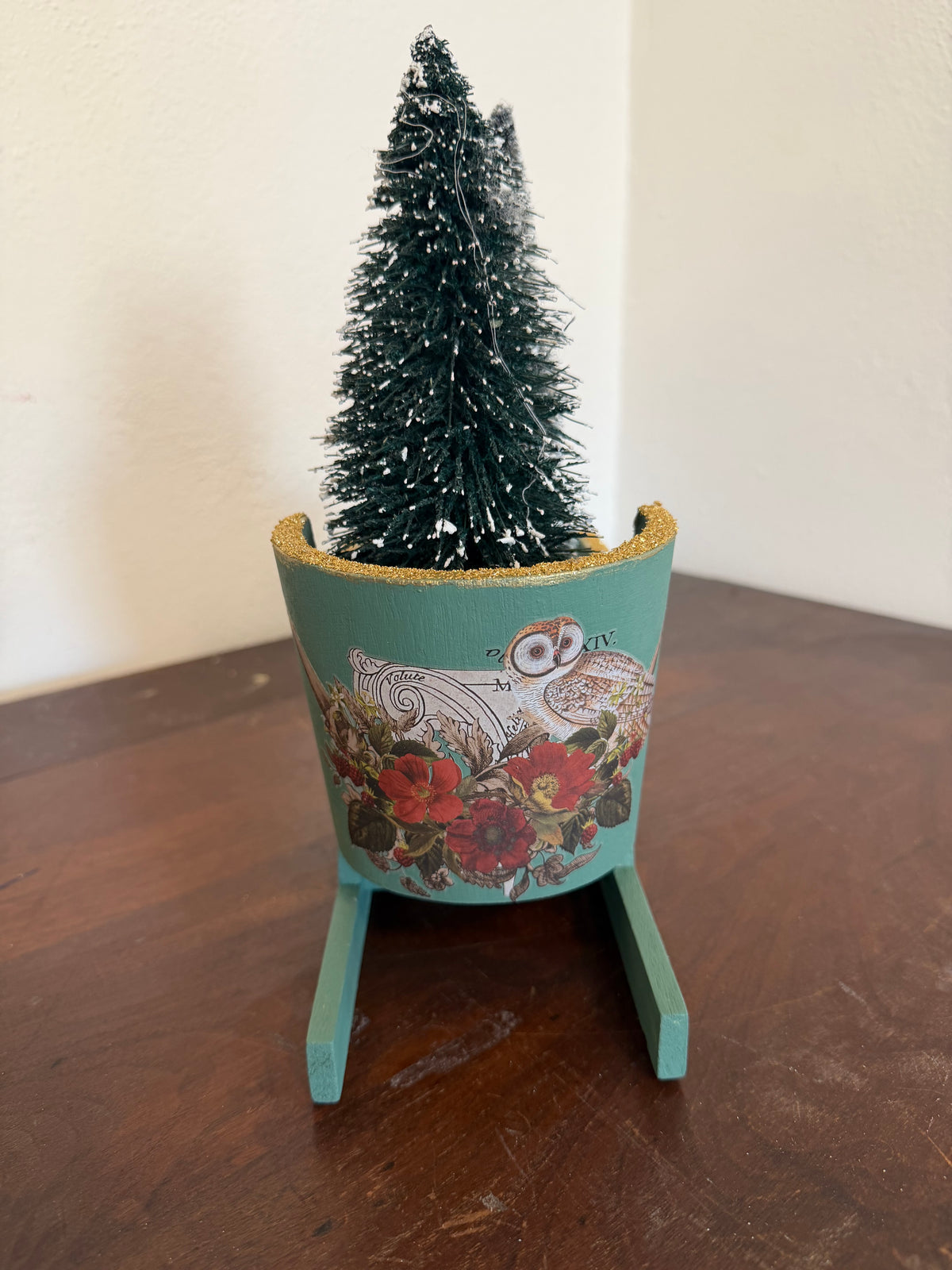 Handpainted Glitter Sleigh with bottlebrush trees