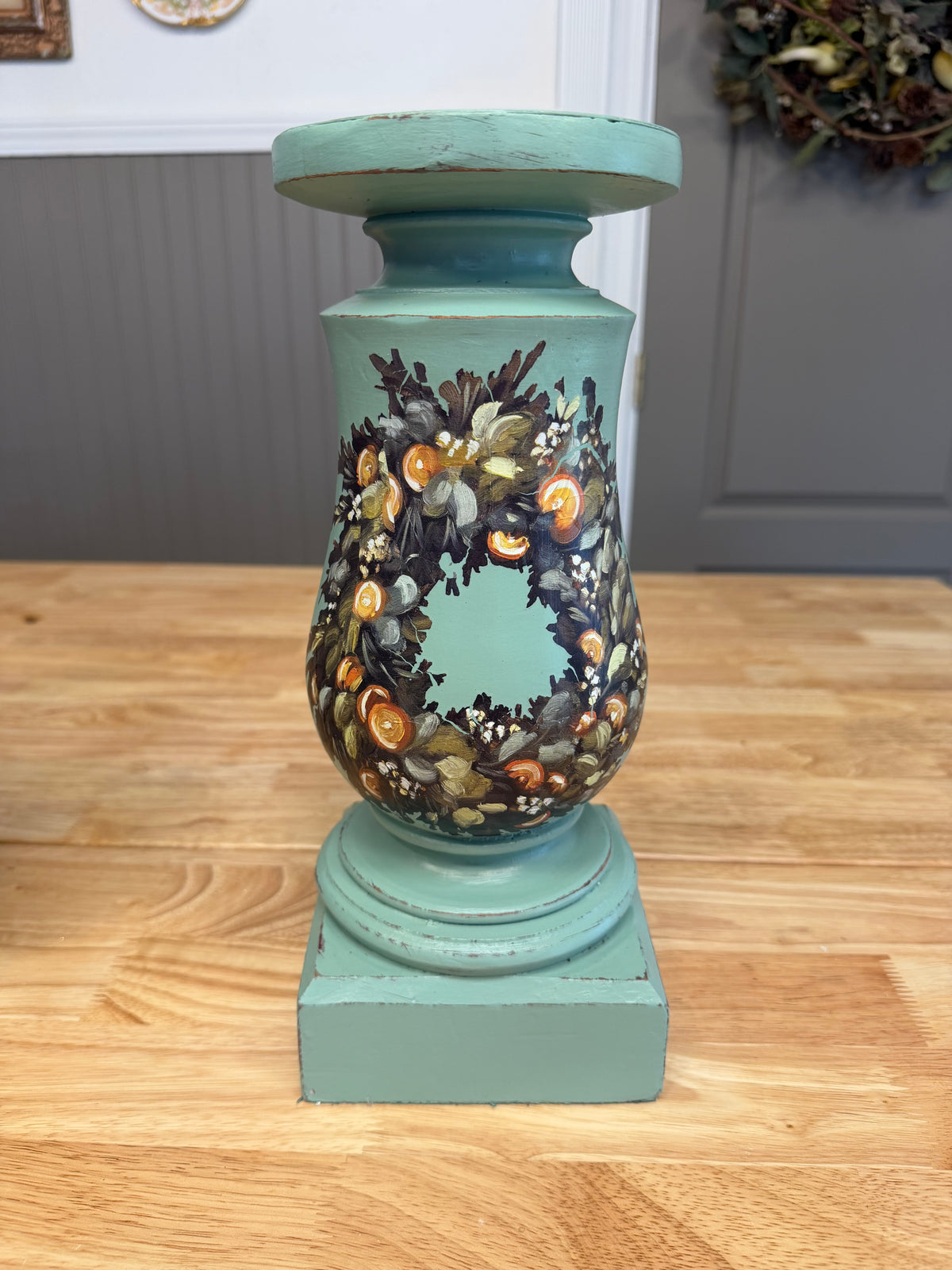 Chunky Candlestick with Christmas Wreath