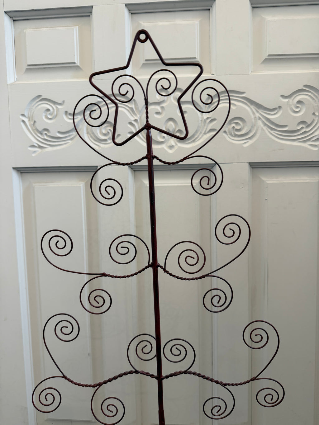 Red metal Christmas tree card holder
