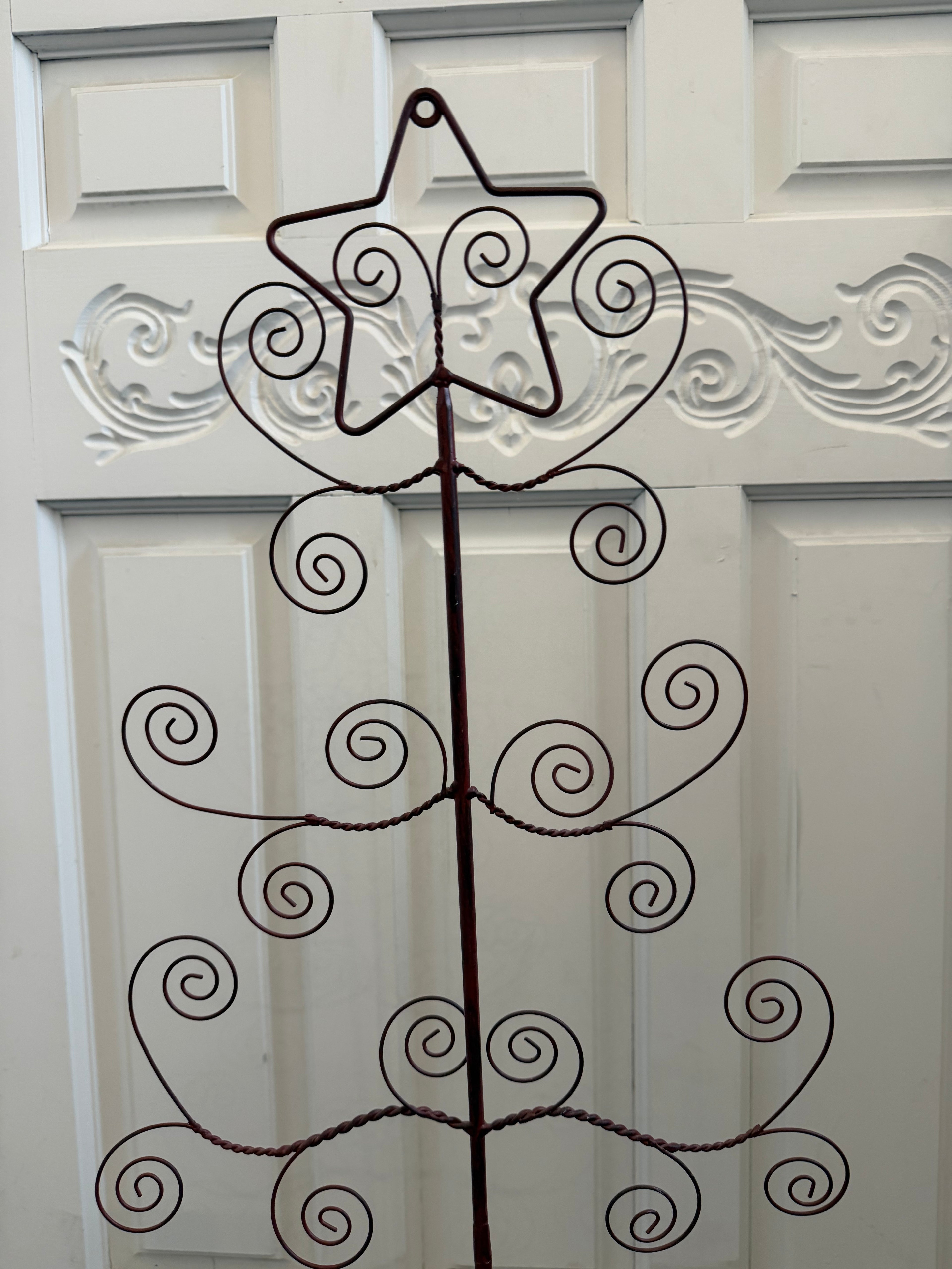 Red metal Christmas tree card holder