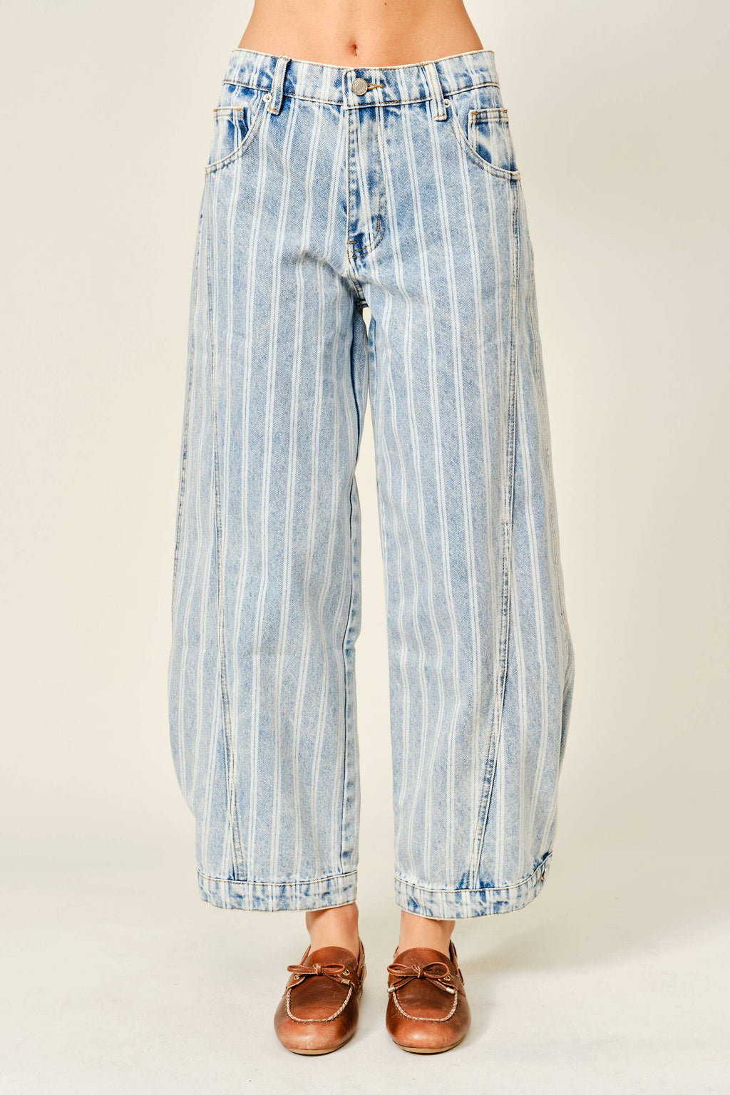 STRIPED DENIM BALLOON WASHED JEANS