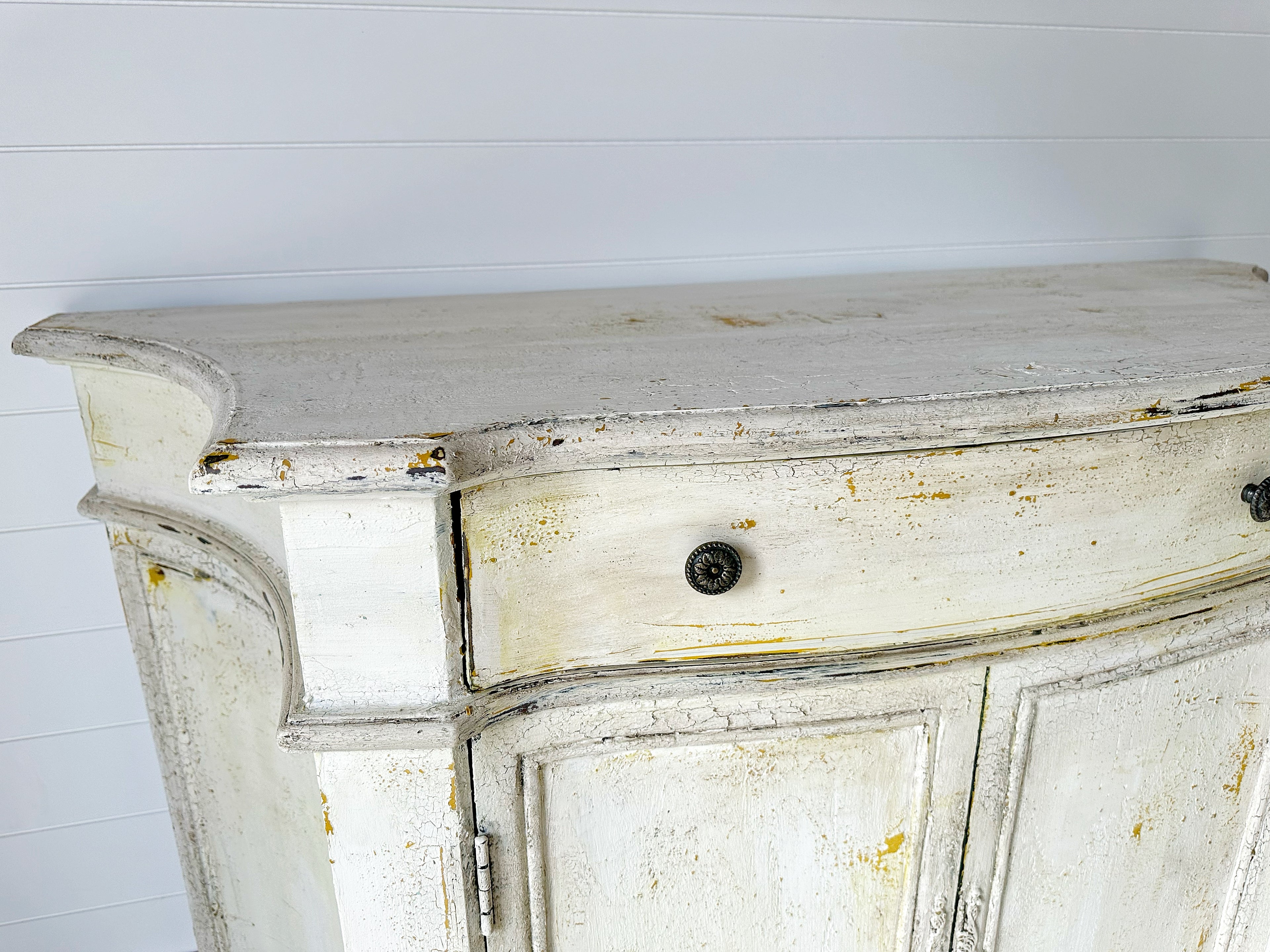 White Crackle Buffet