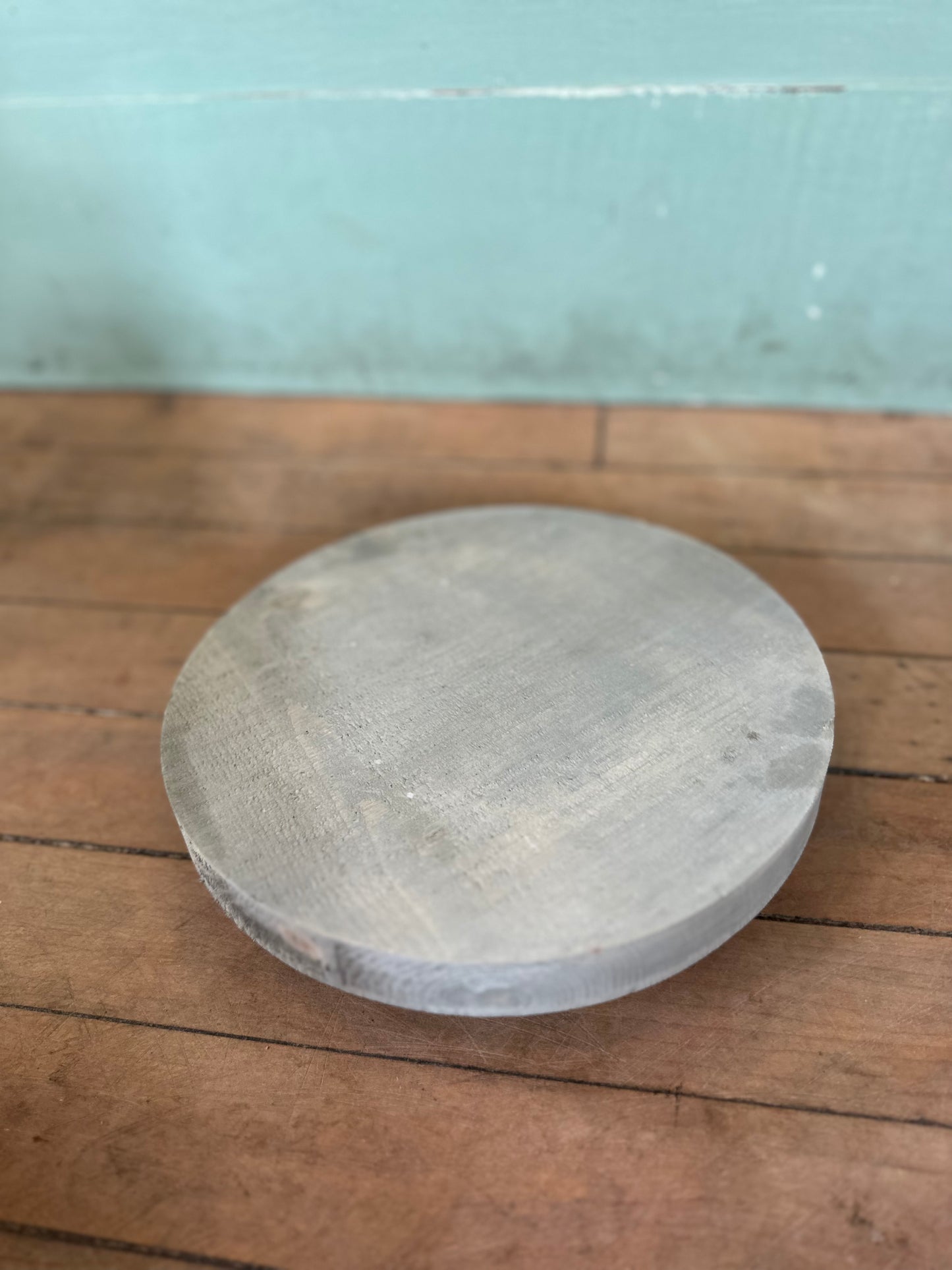8.75” wood round with dowel screw