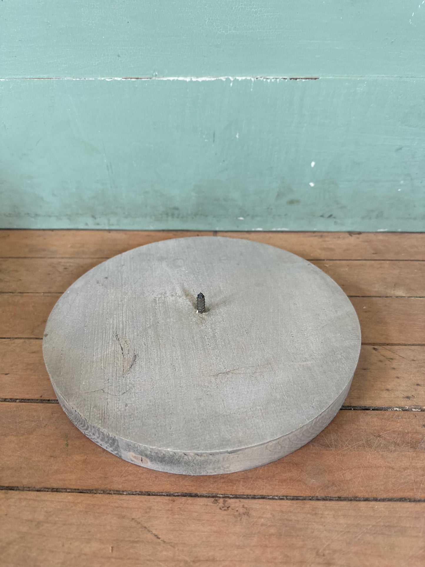 8.75” wood round with dowel screw