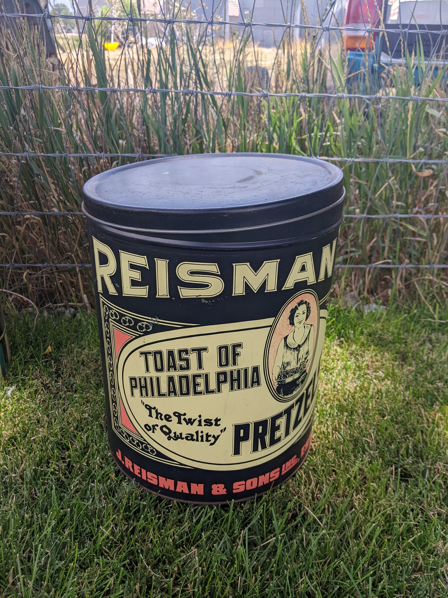 Vintage Reisman Tin