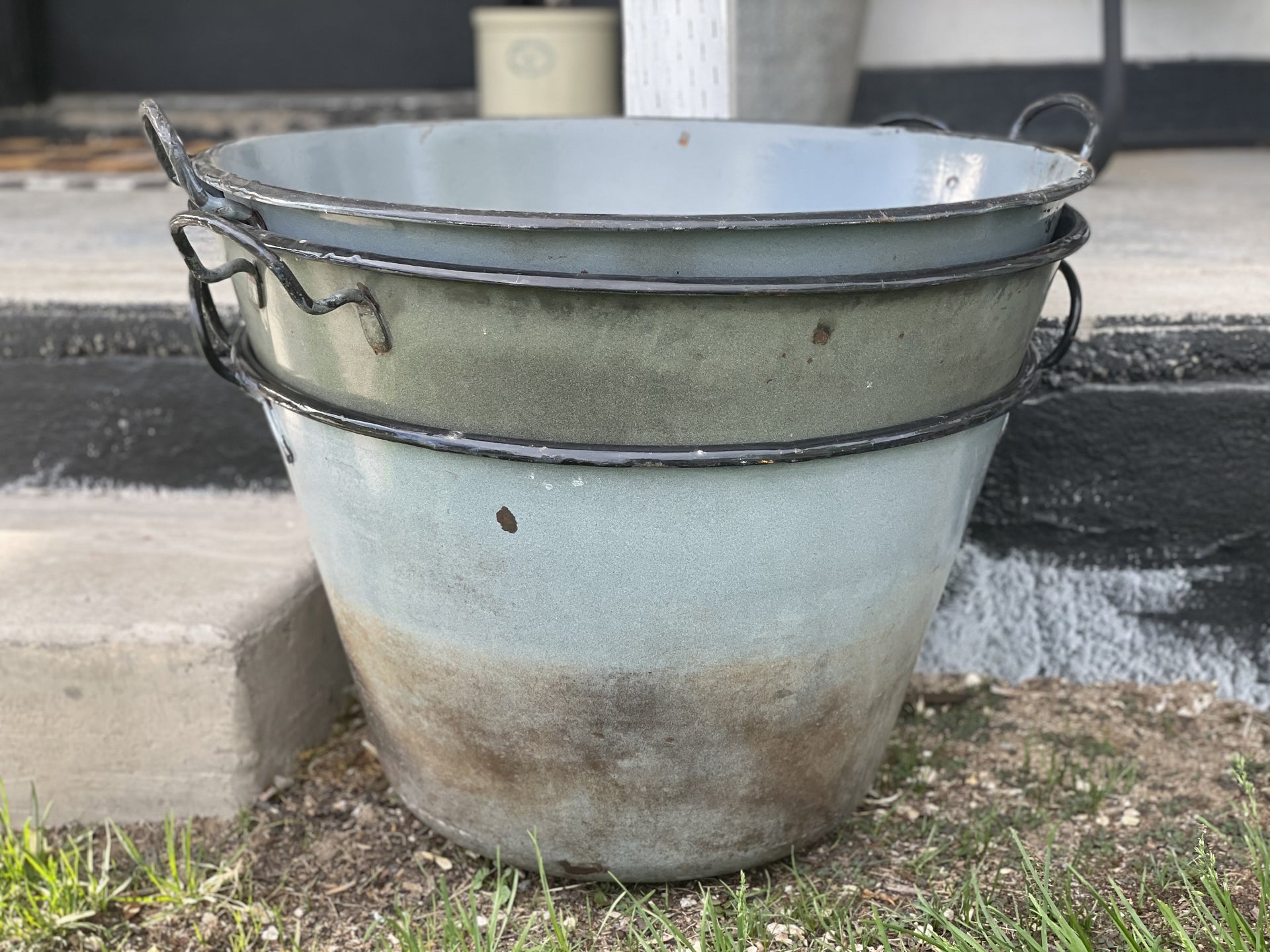 Enameled Bucket, White Bucket, Large Bucket, Rustic Decor, Vintage Bucket.  
