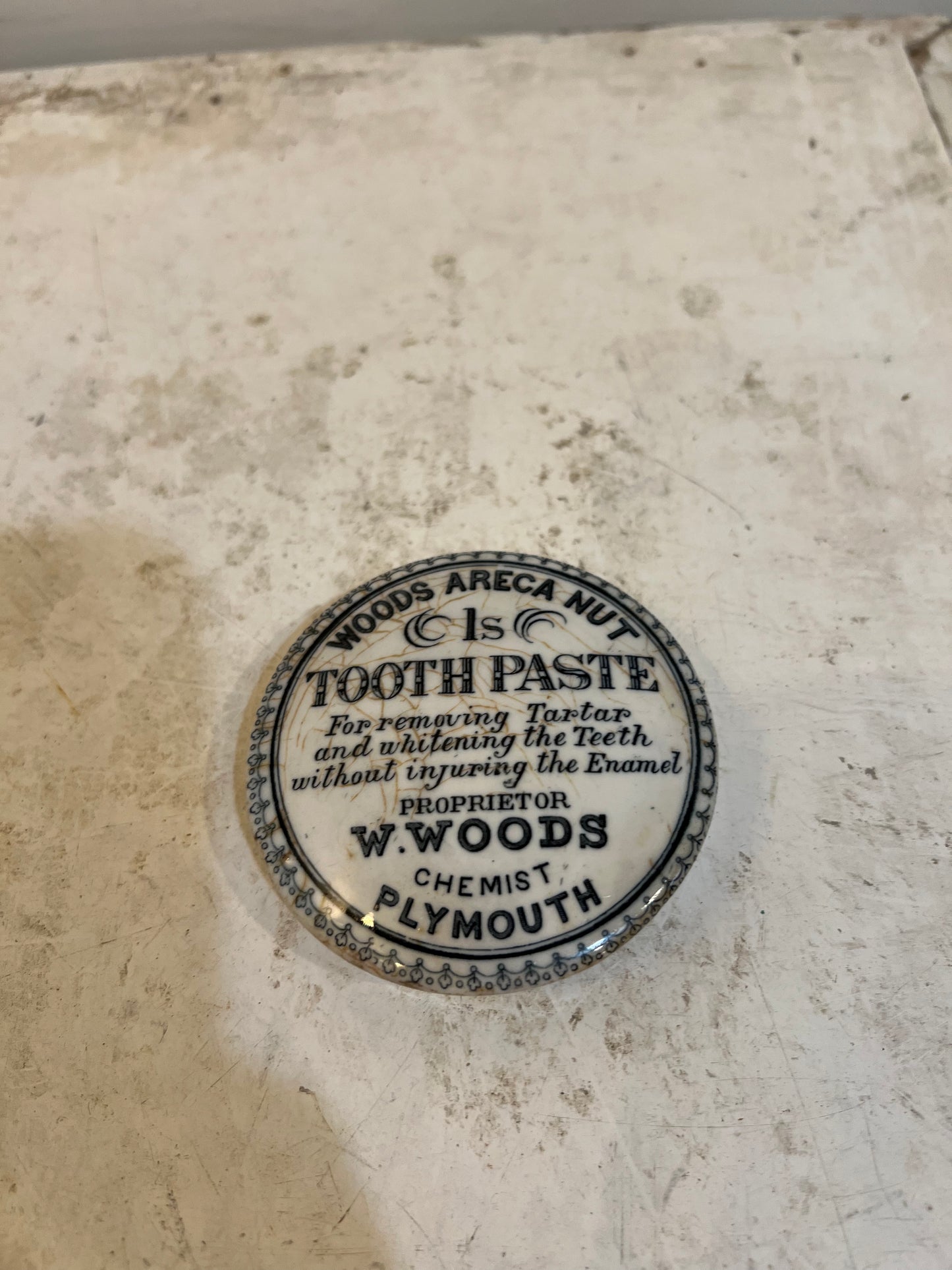 Victorian Areca Nut Tooth Paste Lid